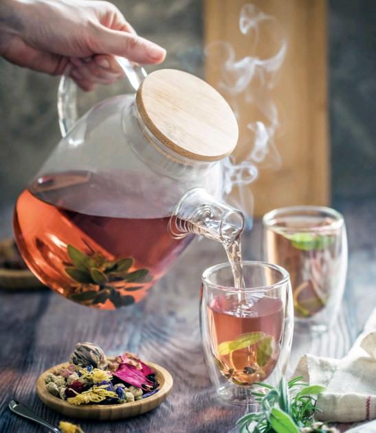 Wilmax 54 Fl Oz. Thermo Glass Teapot - High temperature and shock resistant